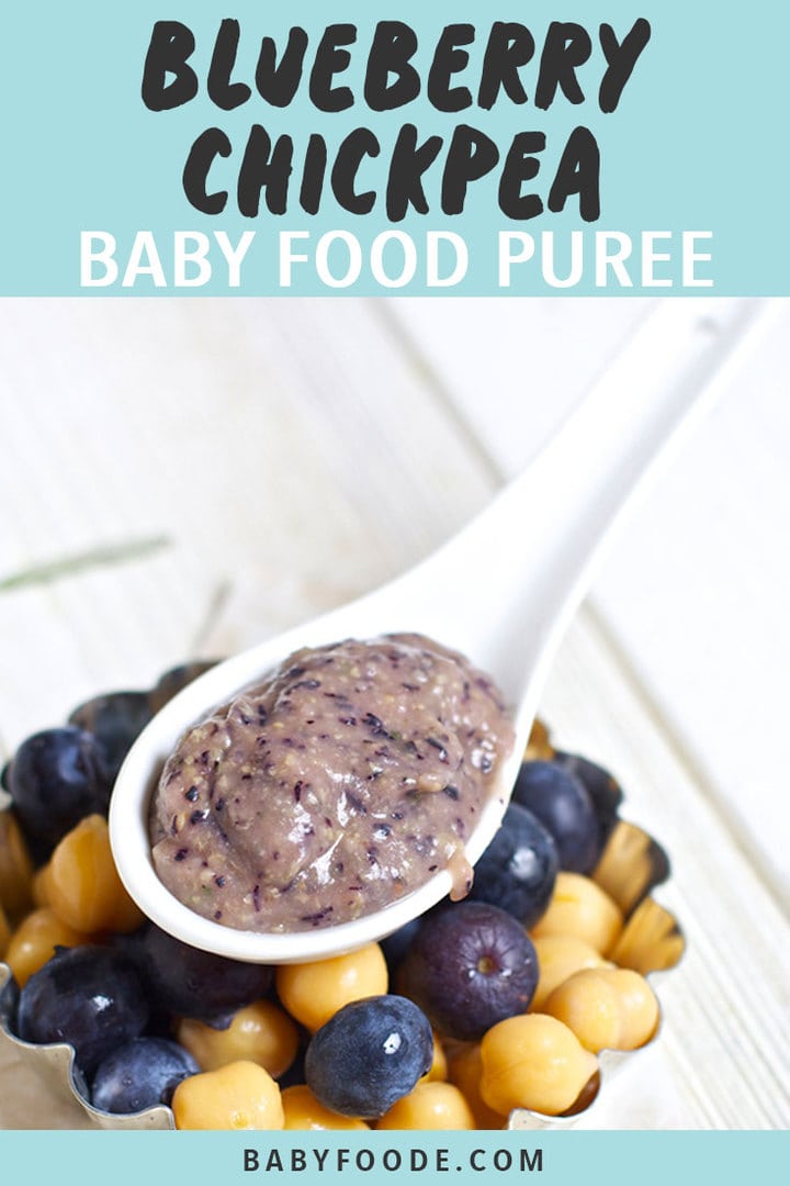 帖子的图表 - 蓝莓鹰嘴豆婴儿食品泥。图像是勺子装满蓝莓和鹰嘴豆自制婴儿食品泥。