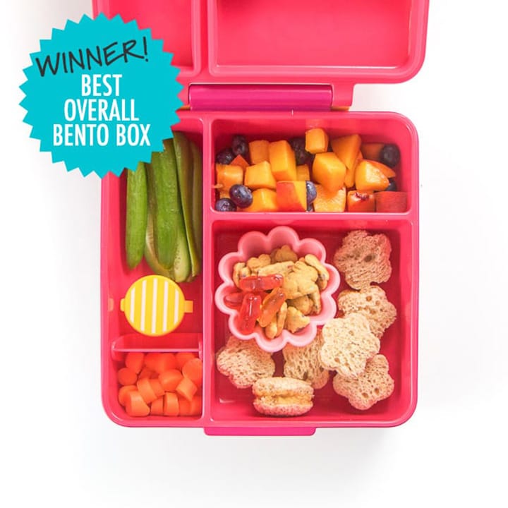 粉红色的学bob平台校午餐盒，满是儿童健康食品。这个盒子赢得了最佳的整体盒子。