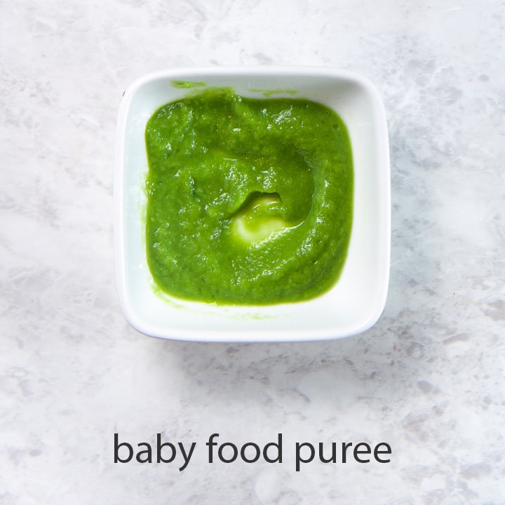 碗绿豆泥，用于婴儿第一次食物。