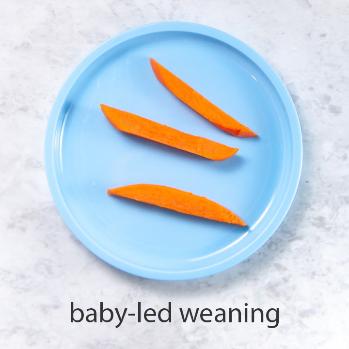 切片的红薯非常适合婴儿LED断奶和婴儿的第一批食物之一