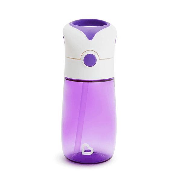 紫色的封闭盖水瓶，用于婴儿和幼儿。