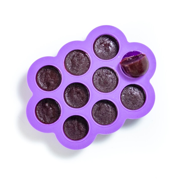 紫莓果盘装满冷莓宝宝菜