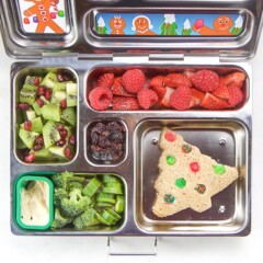 银式中餐箱装满节日儿童食品