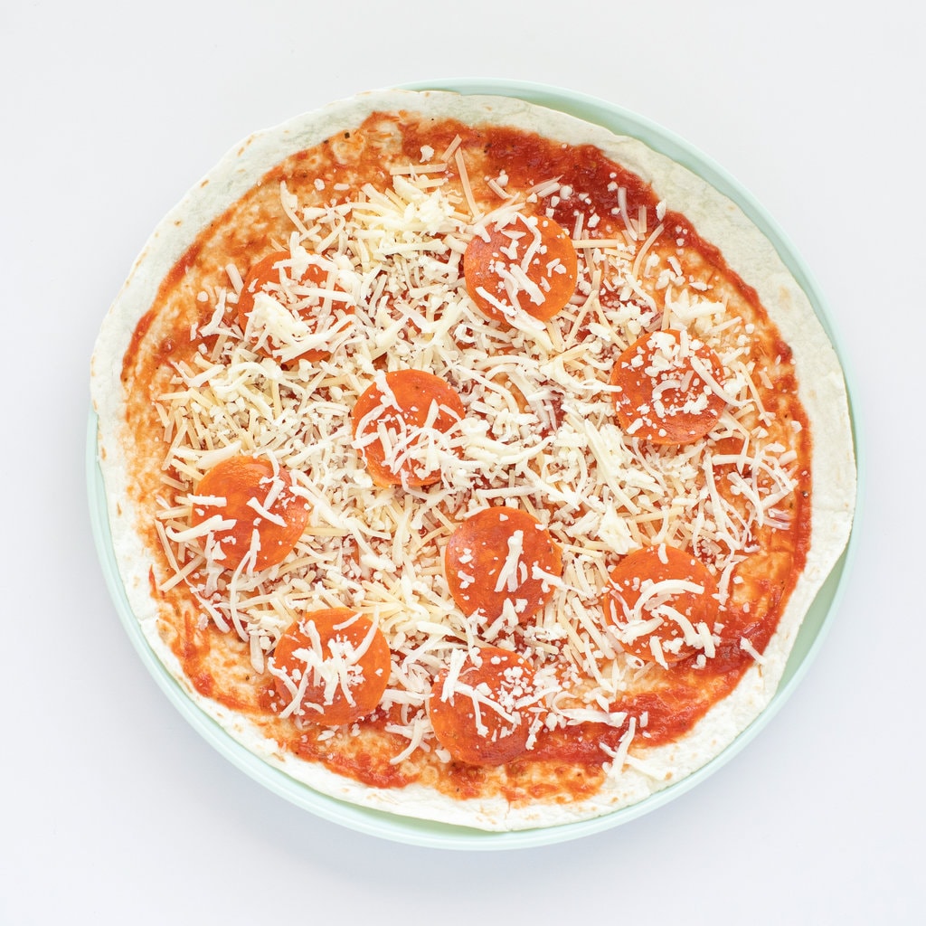 番茄比萨起司加番茄加白后台盘