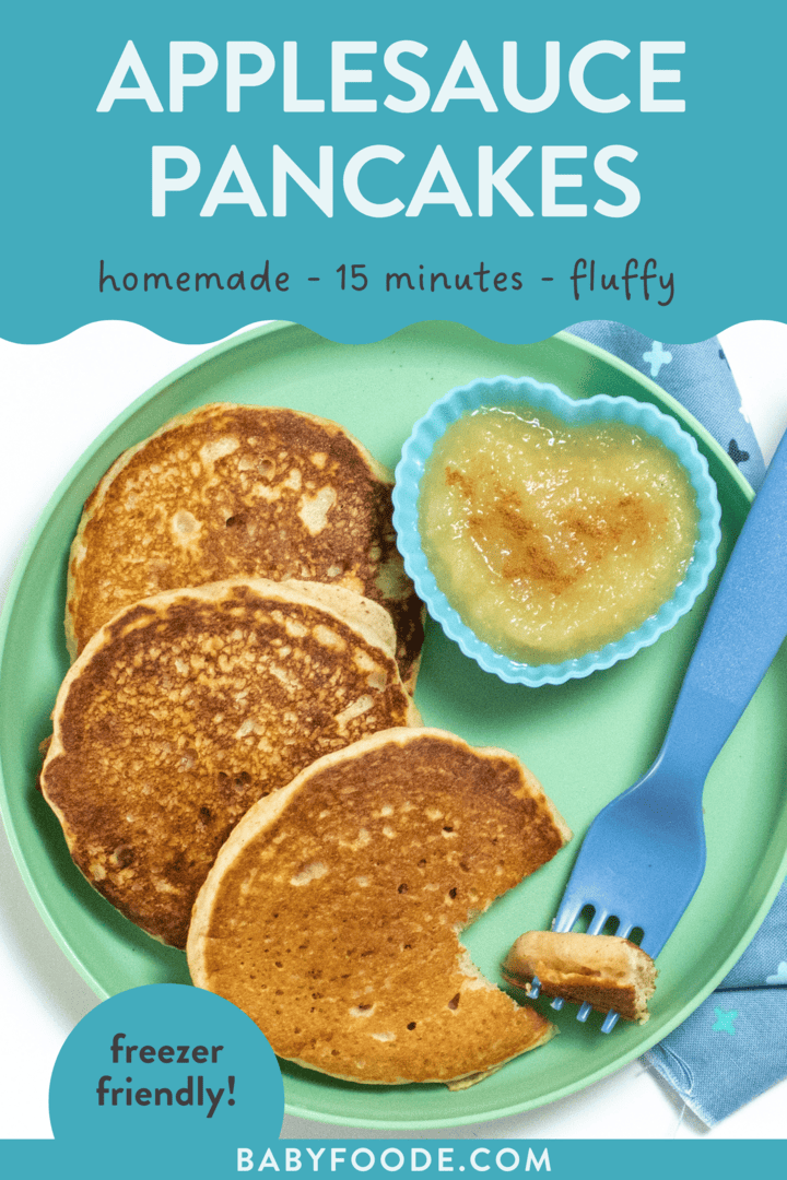 图片发布-苹果酱煎饼自制15分钟图像显示Teal小朋友盘配3苹果酱饼,小心碗配苹果酱,蓝叉和蓝板餐巾